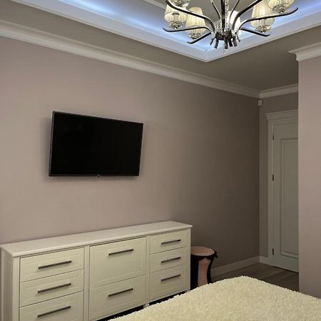 Apartament In The Center Of キシナウ エクステリア 写真