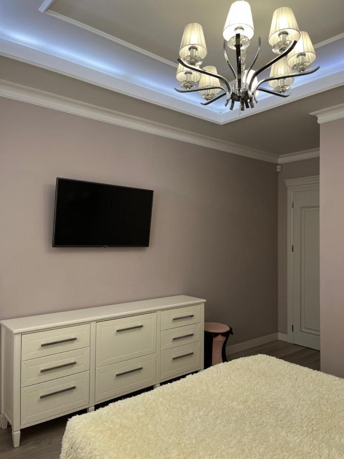 Apartament In The Center Of キシナウ エクステリア 写真