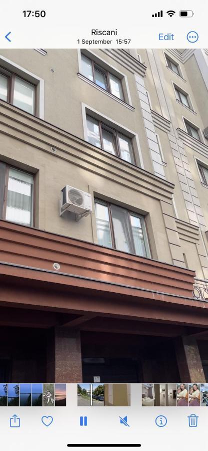 Apartament In The Center Of キシナウ エクステリア 写真